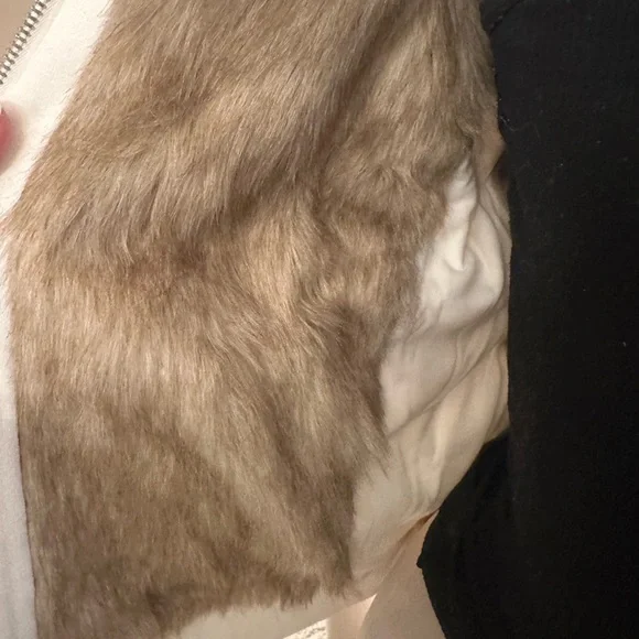 Abercrombie and Fitch faux fur hoodie/jacket - Picture 9 of 11